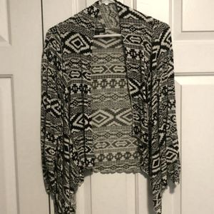 "About A Girl" Flowy cardigan/wrap. Size: Lg. Black and White geometric pattern